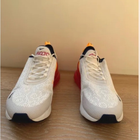 Nike womens 270s Brand new without box. - Picture 3 of 4